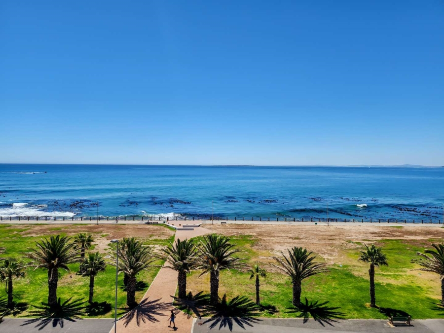 2 Bedroom Property for Sale in Mouille Point Western Cape